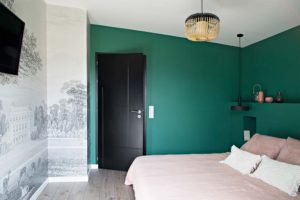 Caroline-Desert-Decoratrice-interieur-Rennes-Paris-chambre-mur-vert-emeraude-gahard10