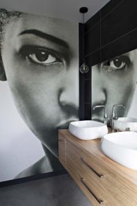 Caroline-Desert-Decoratrice-interieur-Rennes-Parissalle-de-bain-papier-peint-visage-femme-gahard12
